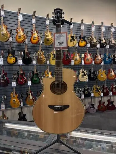 Yamaha - APX700IIL NT